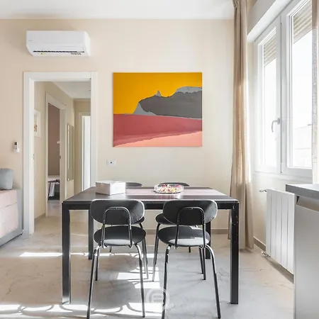 Artful Modern Escape Apartman *