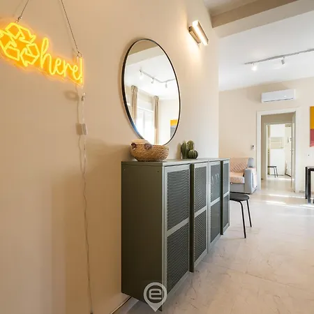 Artful Modern Escape Apartman *